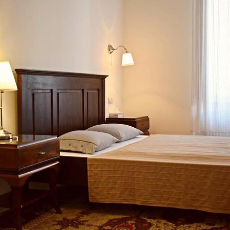 Central Budapest Apartment In Historical Building With Free Private Parking Экстерьер фото