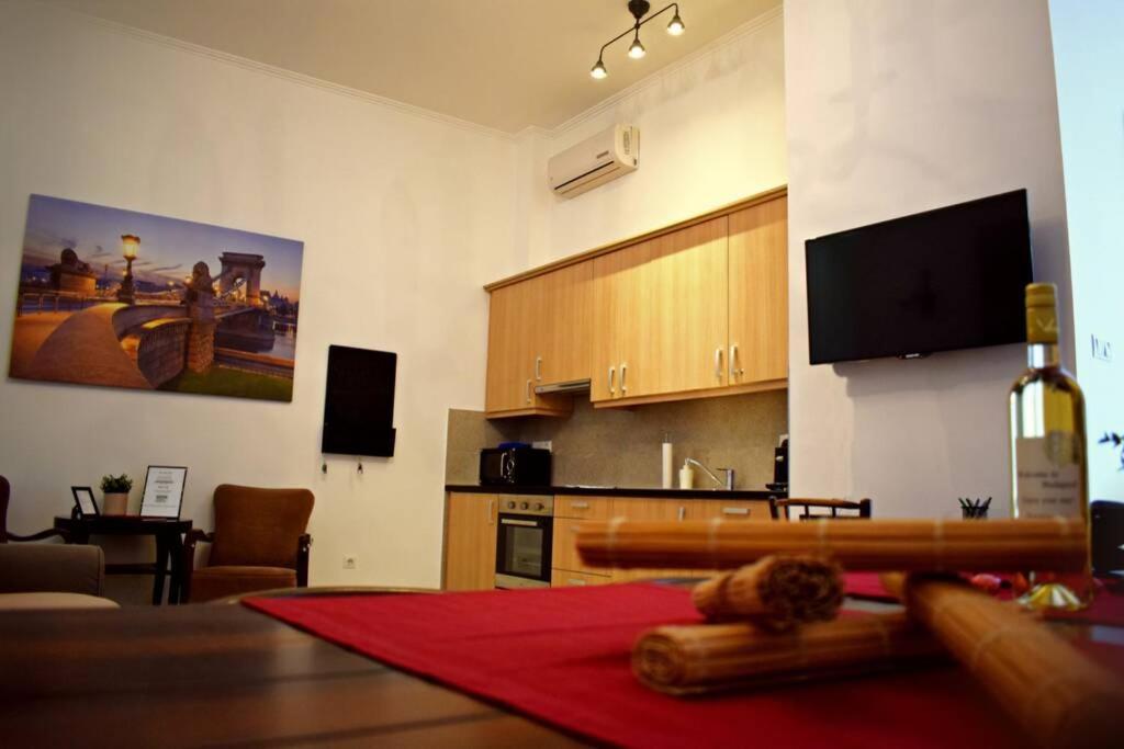 Central Budapest Apartment In Historical Building With Free Private Parking Экстерьер фото